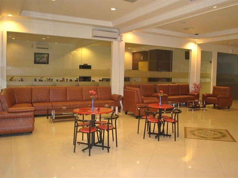 Grand Wisata Hotel Ende Exterior photo